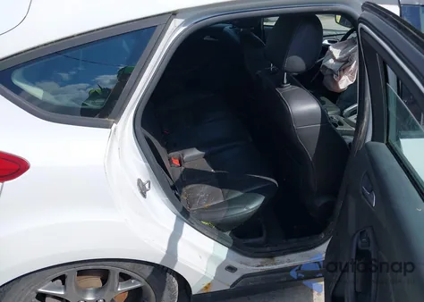 2013 Ford Focus Se z USA, uszkodzony, nr VIN 1FADP3K26DL242380